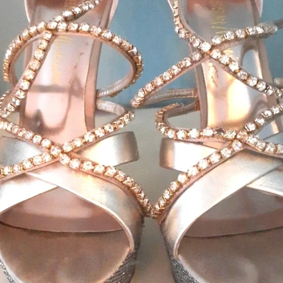 Guess by Marciano Leather & Rhinestone strappy sandals ❤️ - Picture 3 of 12